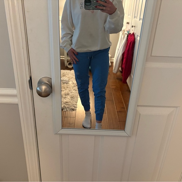 Lululemon poolside dance studio jogger size 4. GREAT condition 💙💙 - Picture 2 of 5